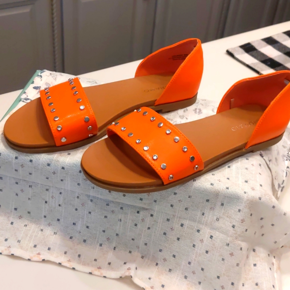 Brand New Andiamo sandals